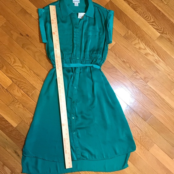 👗NWOT Emerald Silky Detailed Button Down Dr… - Picture 5 of 8